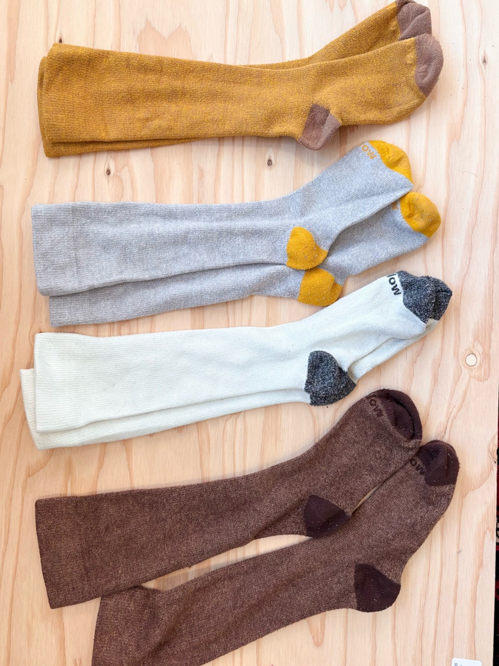 Set of 4 wellow compression socks M